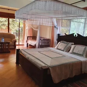 The Palms And Restaurant Limited Gasthuis Entebbe
